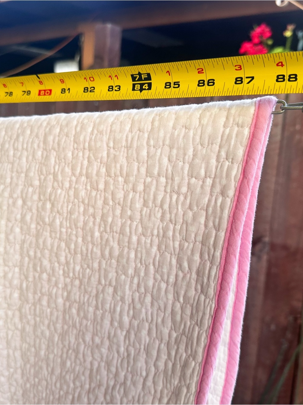 King Size Pink White Quilted Bedspread Cottagecore Floral Weight 7 lbs - Picture 5 of 7